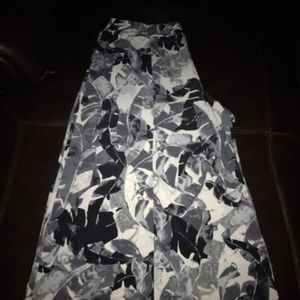 CATO White Black Grey Wide Leg Pants 18/20W 95% Polyester & 5% Spandex